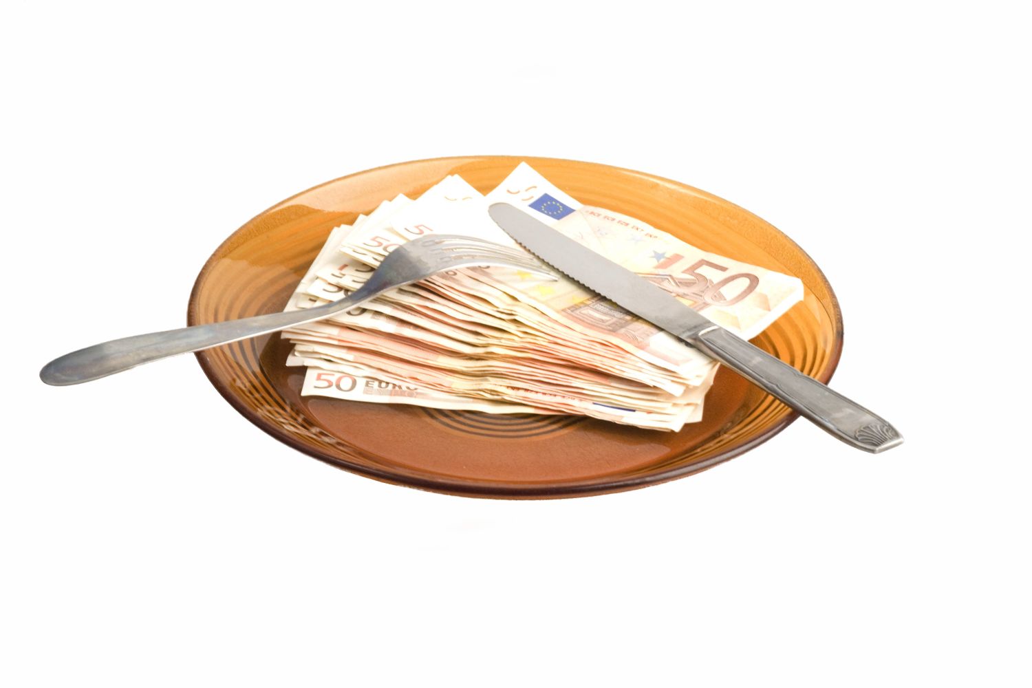500 de români au o avere între 20 și 100 milioane dolari. Depozitele și numerarul reprezintă 40% din averea totală a populației