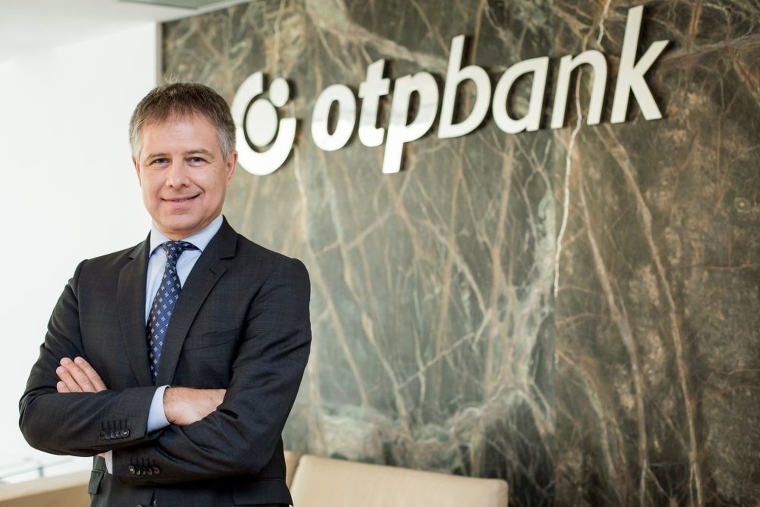Rezultatele OTP Bank, grav afectate de impozitul de 2% din cifra de afaceri, de un nivel mai redus al veniturilor și de creșterea cheltuielilor operaționale. Profitul s-a diminuat cu aproape 90%, până la 2 milioane lei. Ce spune Gyula Fatér, CEO, despre contextul fiscal și operațional dificil din România, din primul trimestru