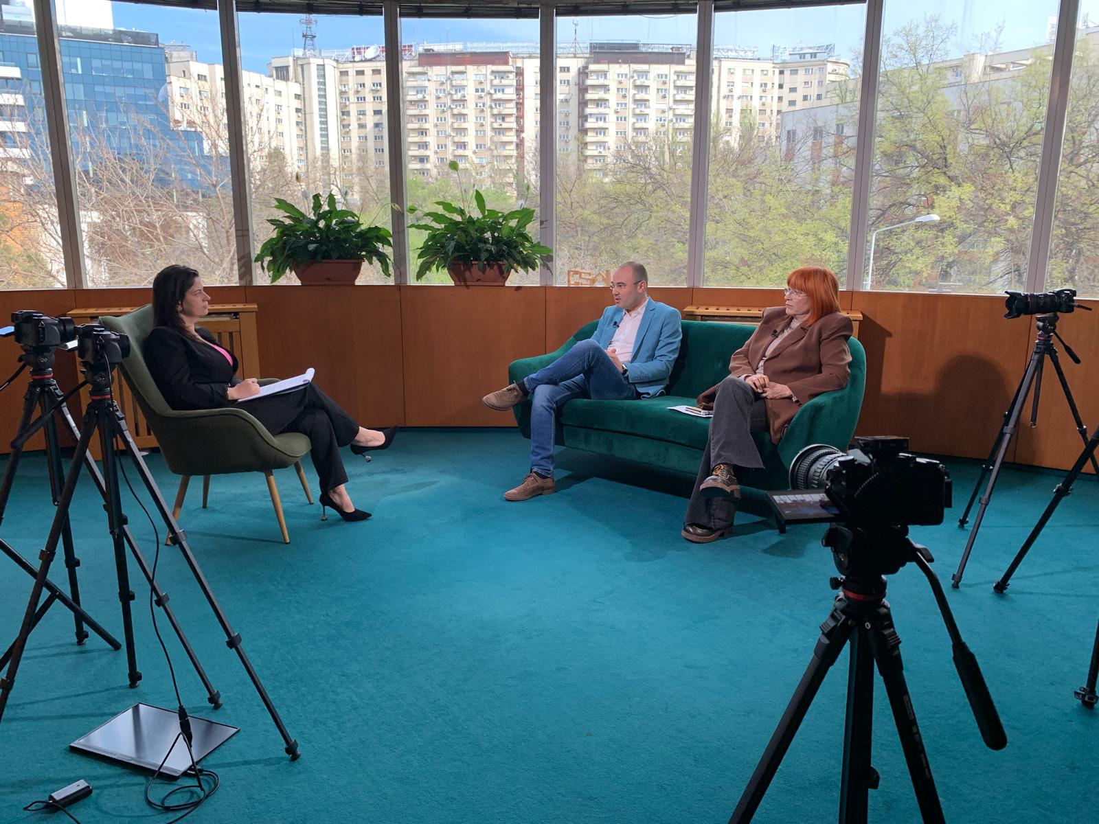 Cum te pregătești pentru un împrumut de la bancă și la ce trebuie să fii atent? Sfatul specialiștilor în creditare: Anca Bidian (Kiwi Finance) și Dragoș Nichifor (Bayer Credit) în podcastul CSALB