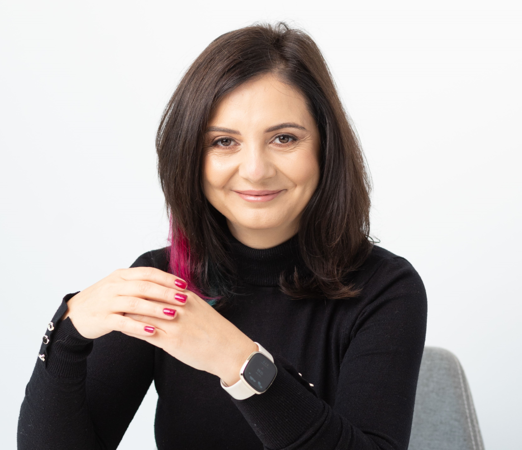 Românii cred că se pricep la bani, dar testele îi contrazic: 51% își evaluează cunoștințele drept ridicate, însă doar 13% ating acest nivel. Ce arată „antrenamentul” BCR în care 30.000 de români și-au verificat deja cunoștințele în Naționala de Edu Fin