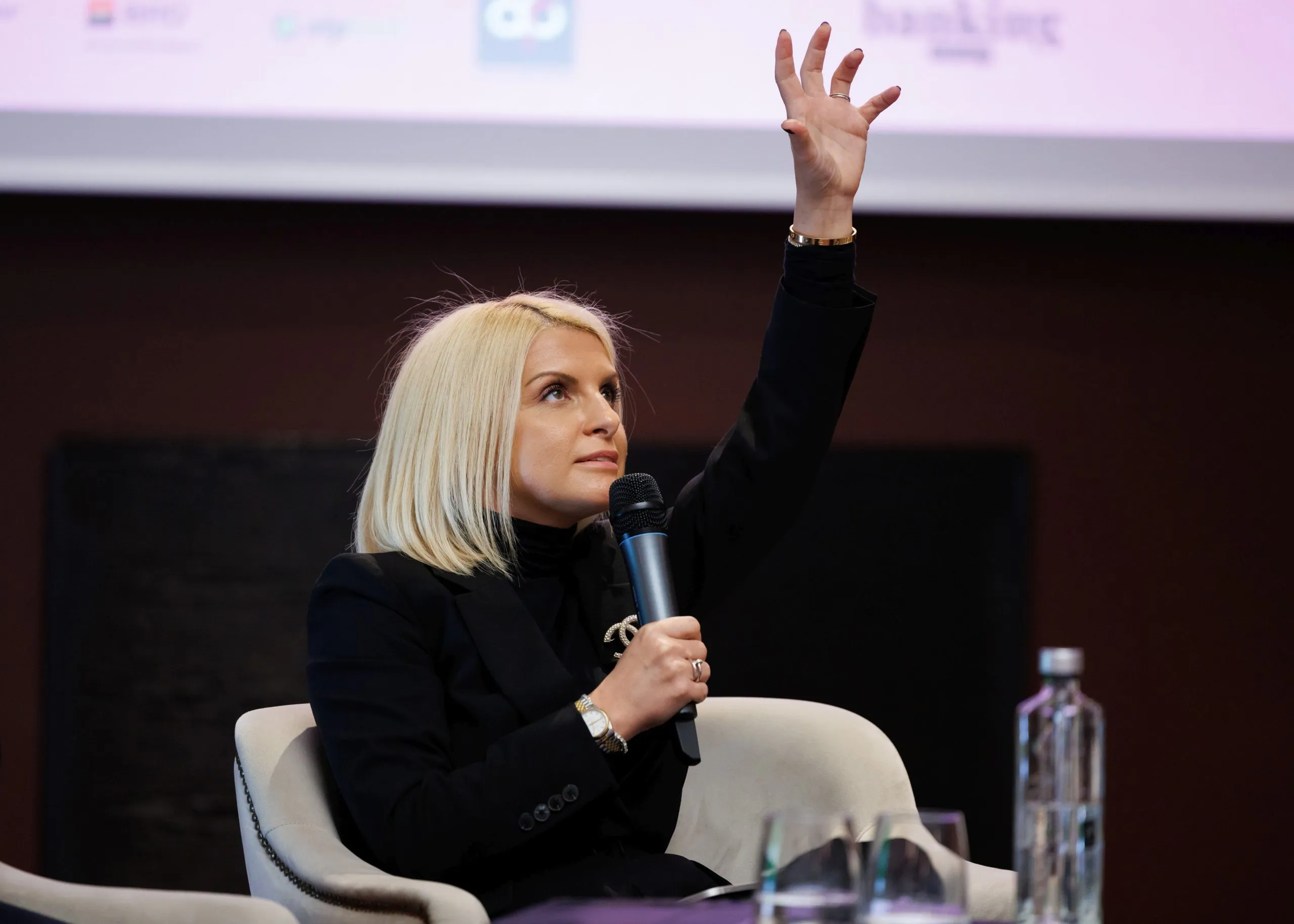 Surpriză în bankingul românesc. Intesa Sanpaolo Bank o numește pe Roxana Hidan în funcția de director general. ”Sunt mândră că am ocazia să conduc banca în această etapă importantă a dezvoltării sale”